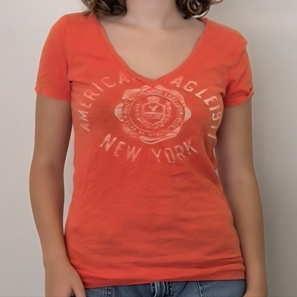 American Eagle Outfitters V Neck Tee Shirt Womens Medium Tee Shirt Salmon Orange